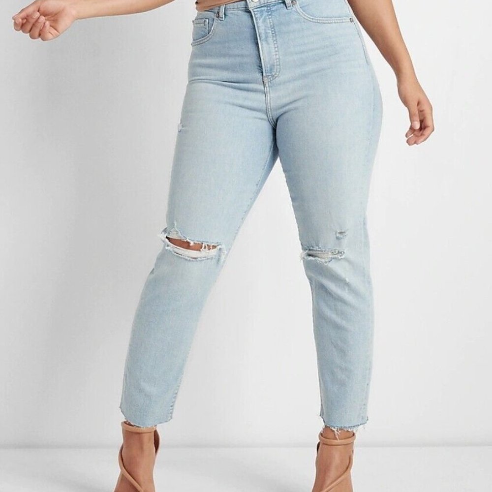 Express Super High Rise Mom Jeans, Size 8, Light Wash